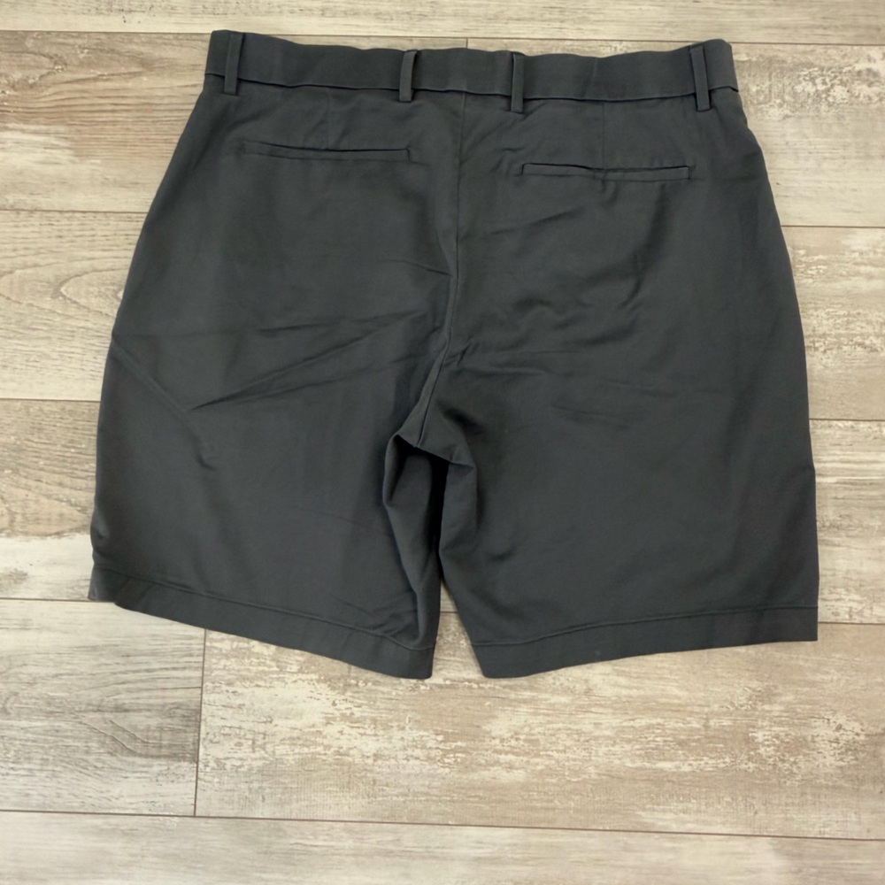 Banana Republic Core Temp Men's Shorts - Picture 3 of 4